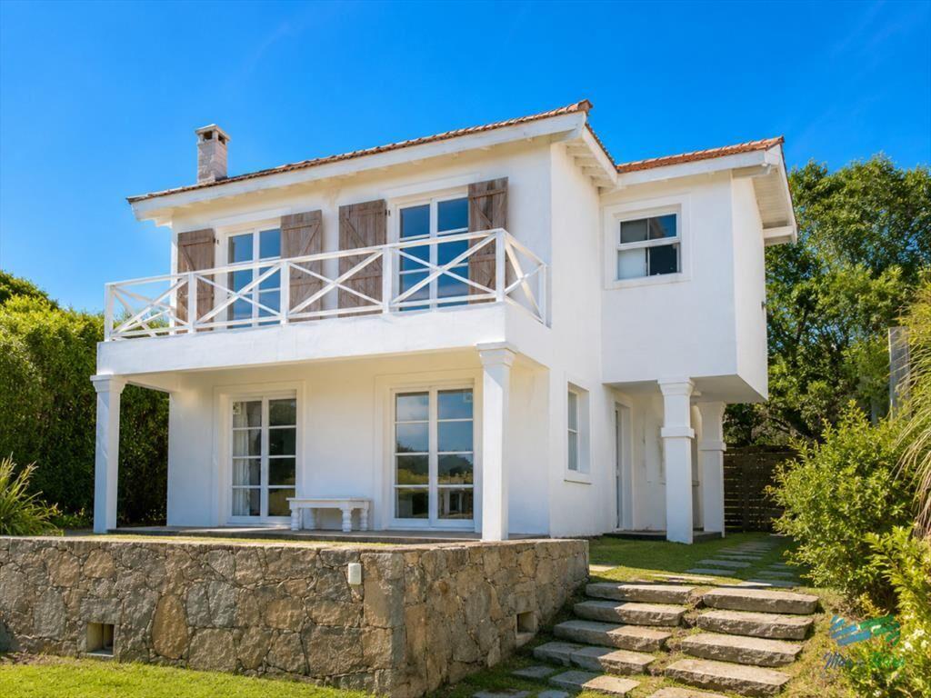Alquiler Anual, Excelente Casa de 4 Dormitorios con Piscina