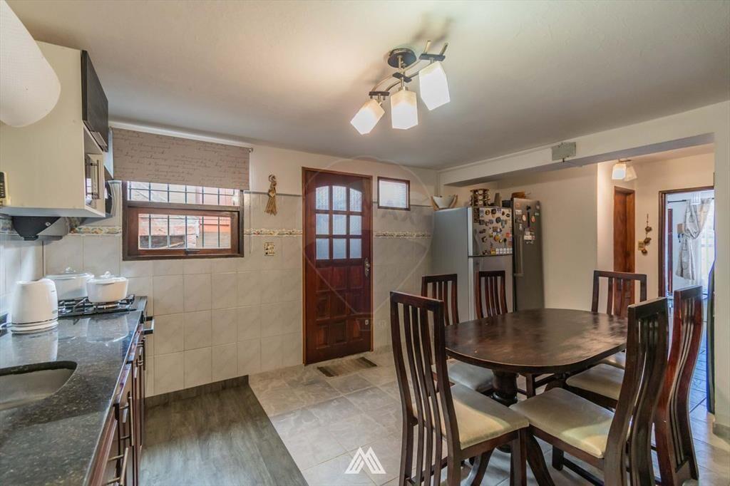 Venta casa dos dormitorios y cochera Nuevo París