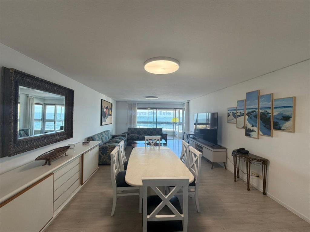 Apartamento de 3 dormitorio en alquiler anual e ,