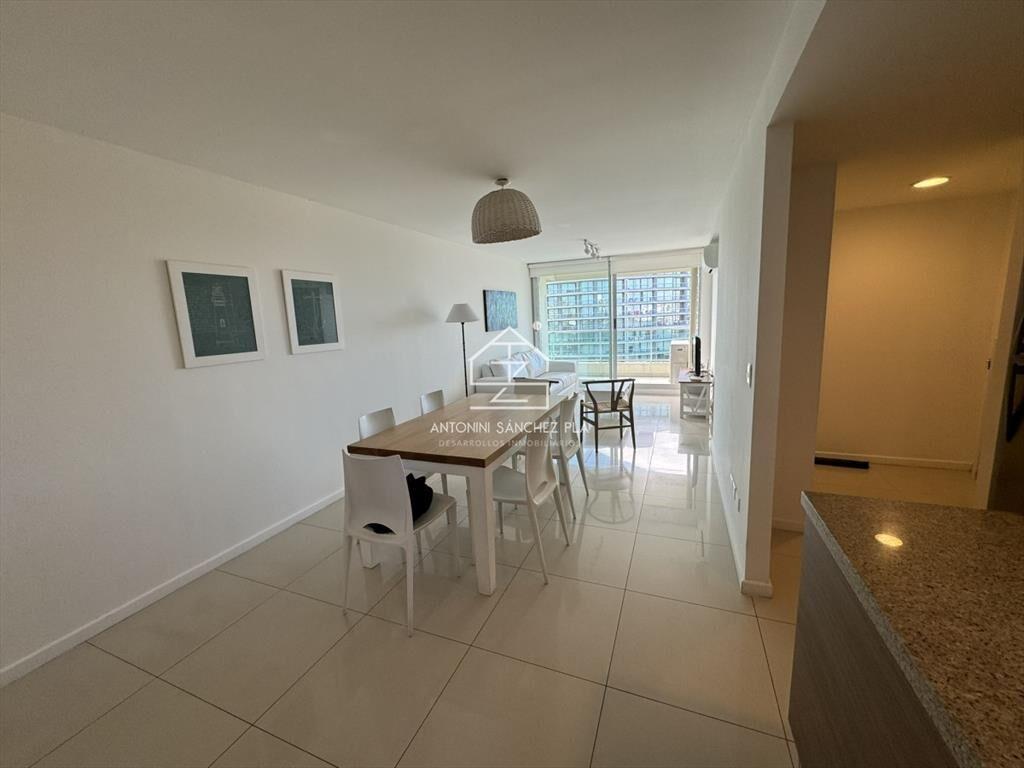Hermoso apartamento en Av. Roosevelt - Punta del