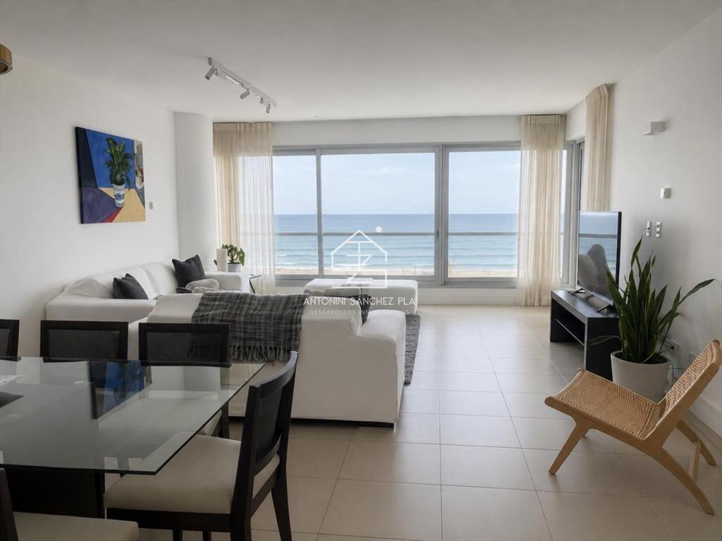 Apartamento de dos dormitorios en venta en Playa Brava con