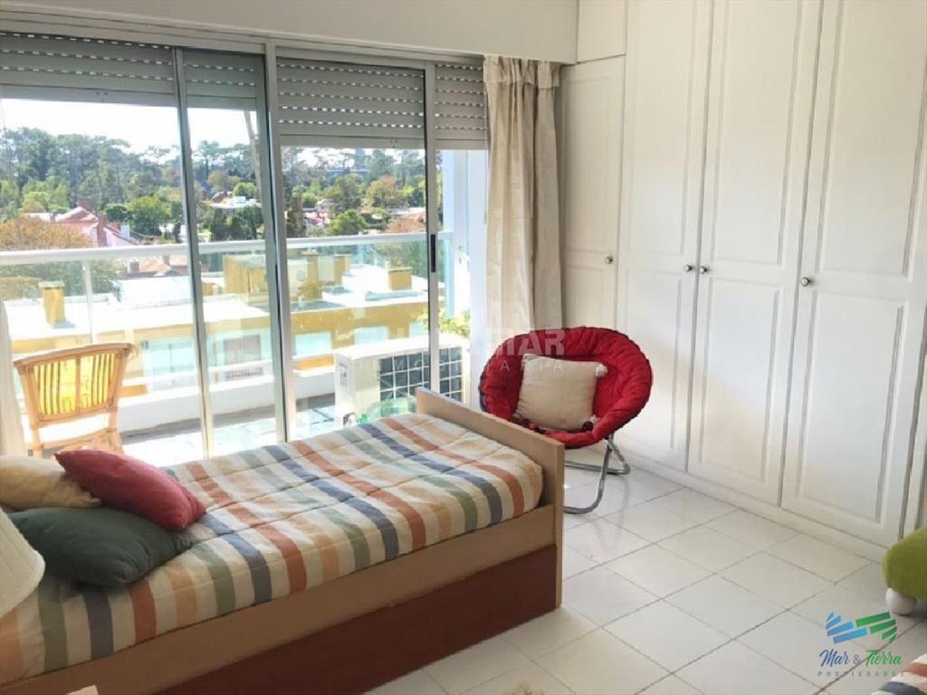 HERMOSO APARTAMENTO CON UNA AMPLIA TERRAZA , A DE