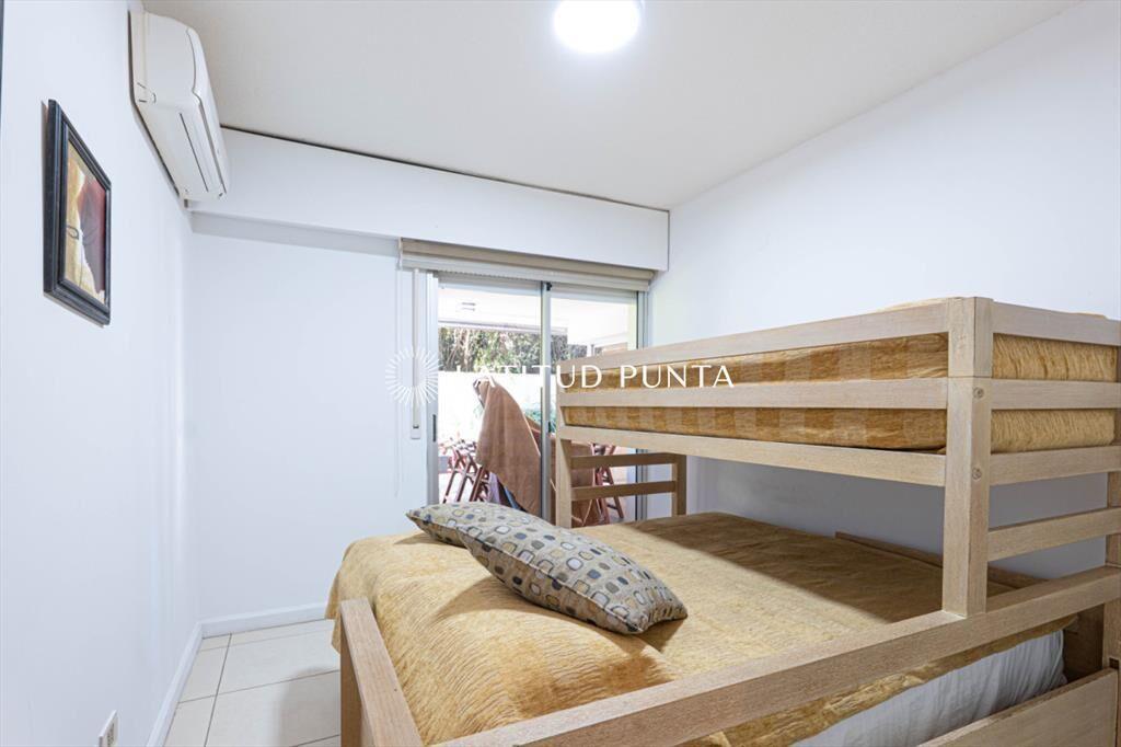 Apartamento en Mansa, 3 dormitorios, patio y