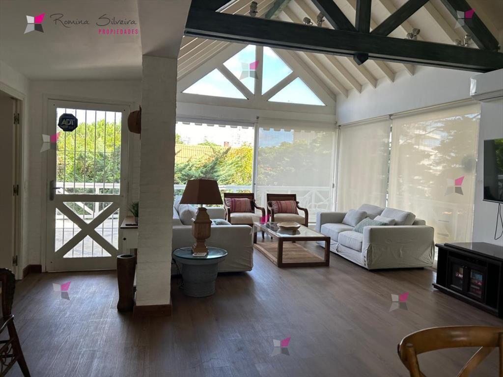 VENTA Hermosa Casa en Playa Mansa consulte!!!!