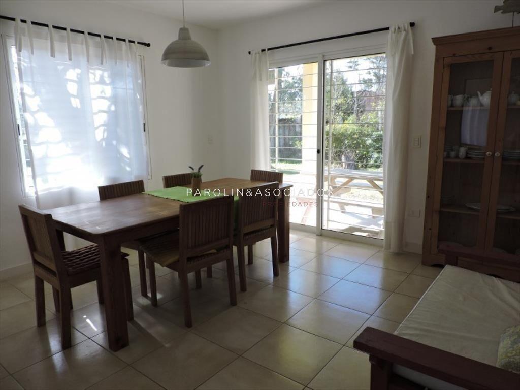 CASA DE 3 DORMITORIOS EN LA BARRA, PUNTA DEL ESTE