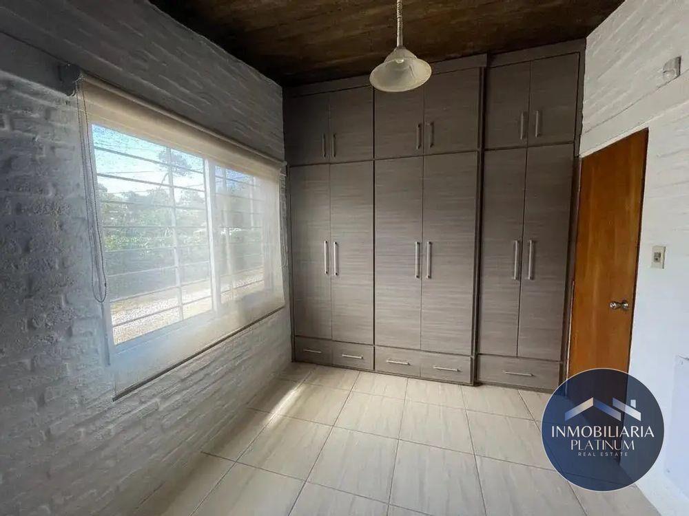 Casa en venta c/ cochera en Atlántida