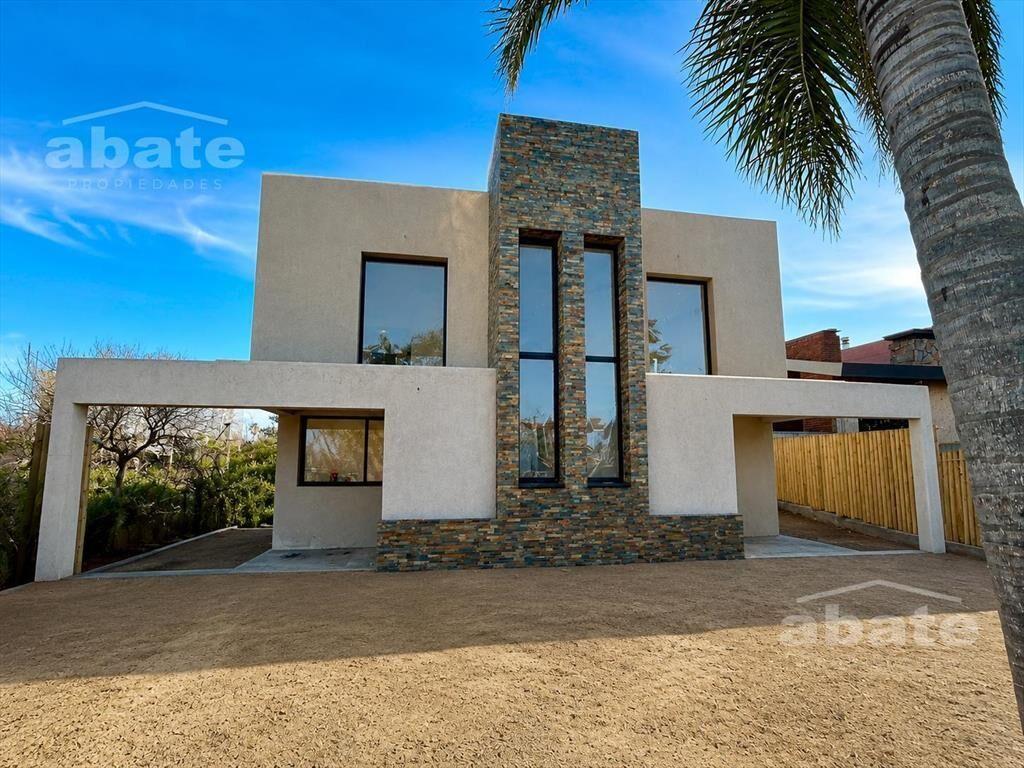 Venta casa de 3 dormitorios a estrenar a metros de la playa