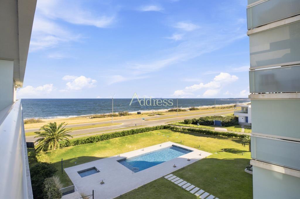 Venta Apartamento Frente al Maren Playa Mansa, 2 suites y P