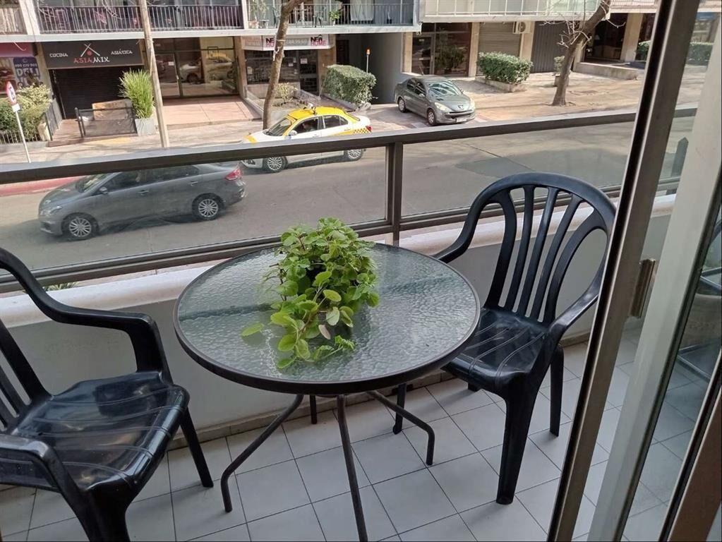 Alquiler Apartamento Pocitos 3 dormitorios 2 baños patio y