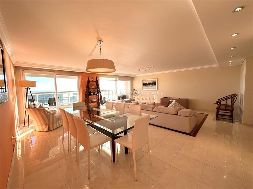 Apartamento de 4 suites en Edificio Le Jardin,