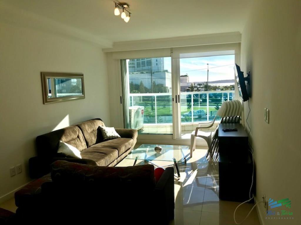Apartamento en Alquiler a una cuadra del mar  en