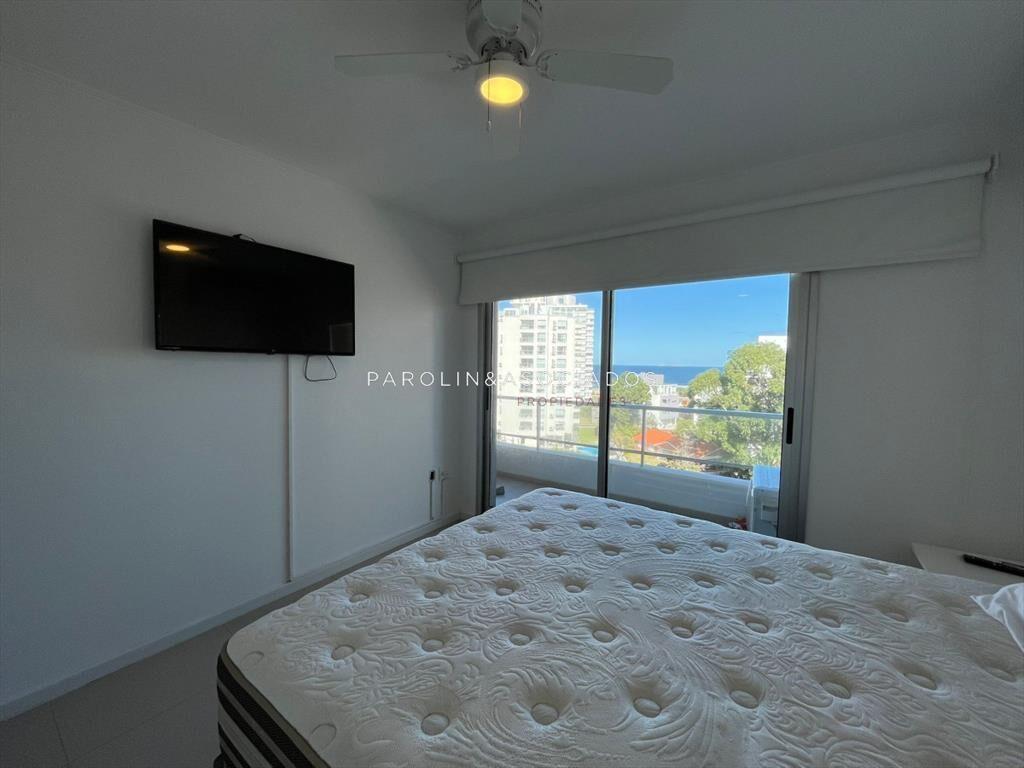 Apartamento de 3 dormitorios en venta en edificio