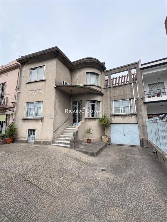 Casa de dos plantas en Venta de 5 Dormitorios, Fondo Bbc...