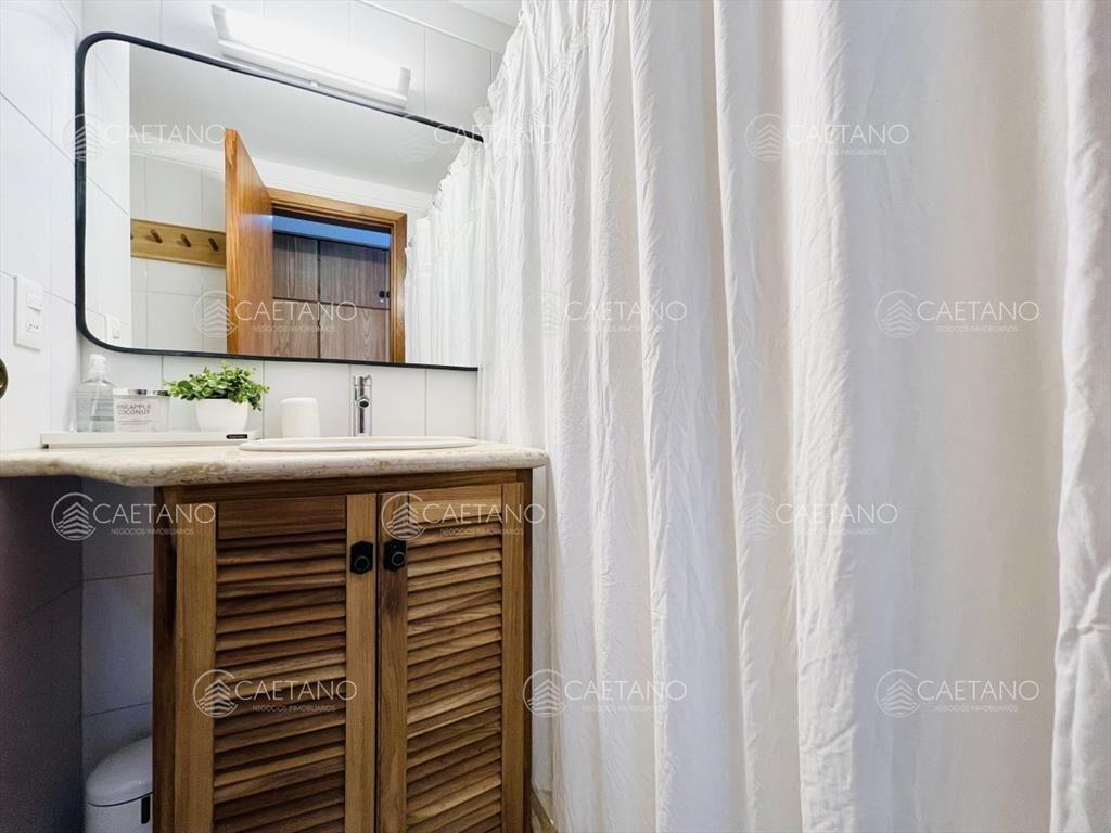 Apartamento de 2 Dormitorios en playa El Emir, -
