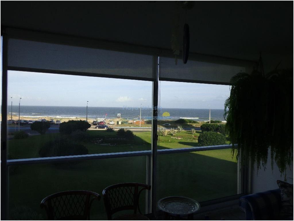 Apartamento de 3 dormitorios Frente al mar , del