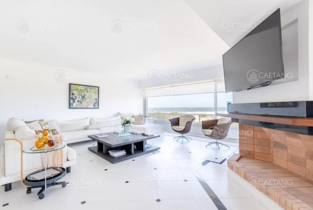 Venta duplex 4 dormitorios playa brava Punta del