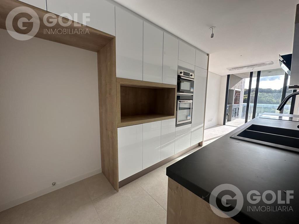 Venta de apartamento de 3 dormitorios y servicio en Mananti