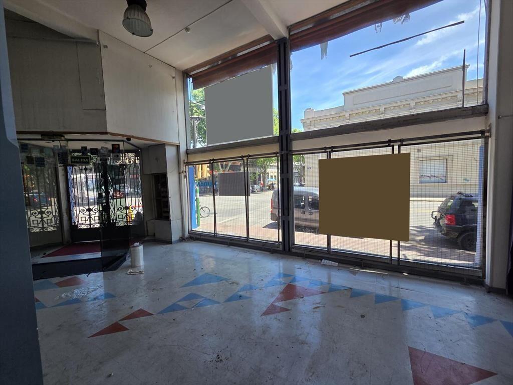 Gral Flores y Domingo Aramburu, gran esquina, 1250 m2, fren