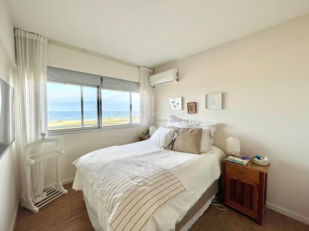 Apartamento de 2 dormitorios en playa Brava, del