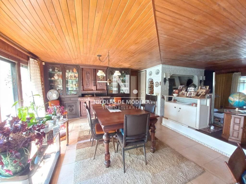 Vende casa de 4 dormitorios en Pinares, cerca del