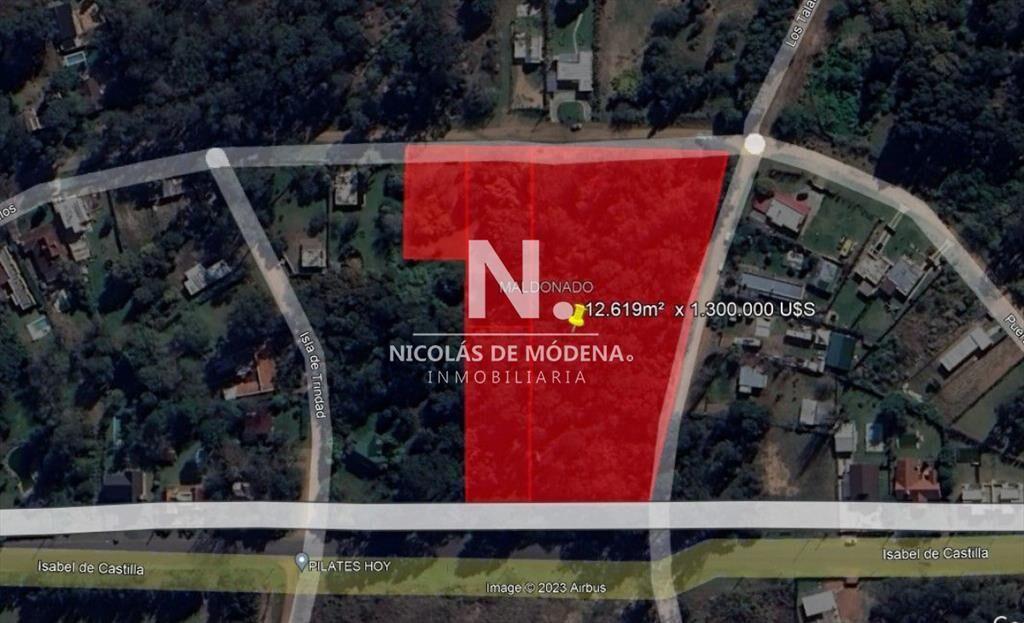En venta terreno en Isabel de Castilla.