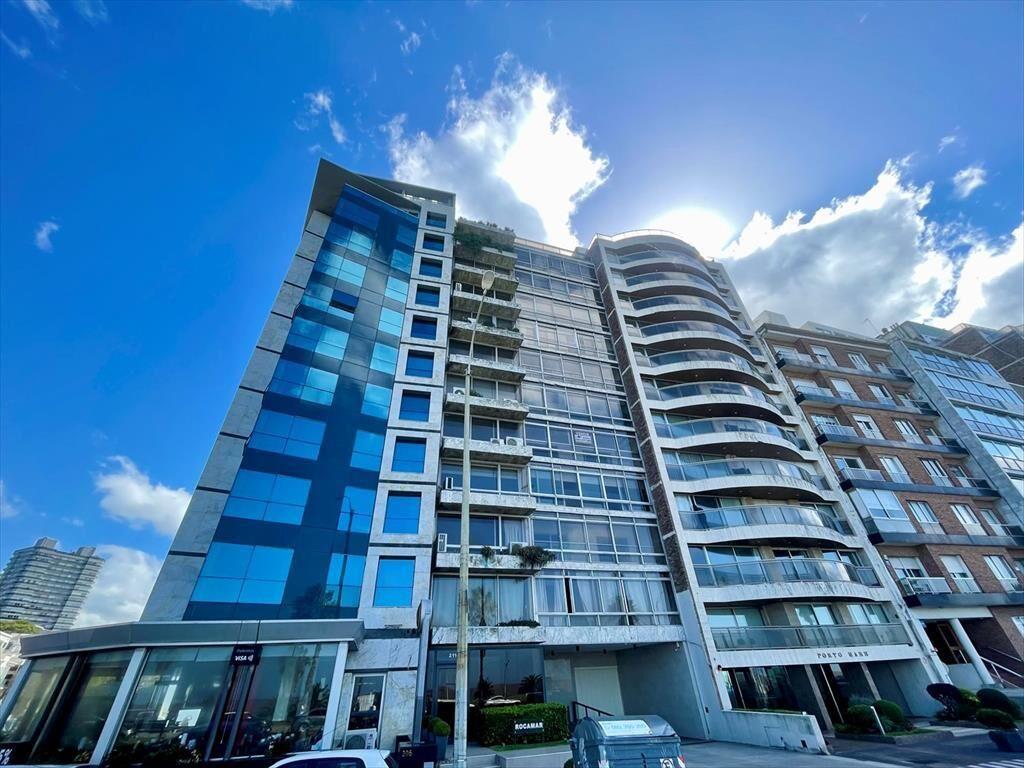 Venta Apartamento 3 dormitorios 2 garages Rambla Punta Car