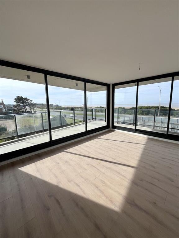 APARTAMENTO A ESTRENAR SOBRE RAMBLA COSTANERA