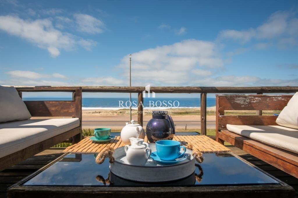 Casa en alquiler anual con vista al mar