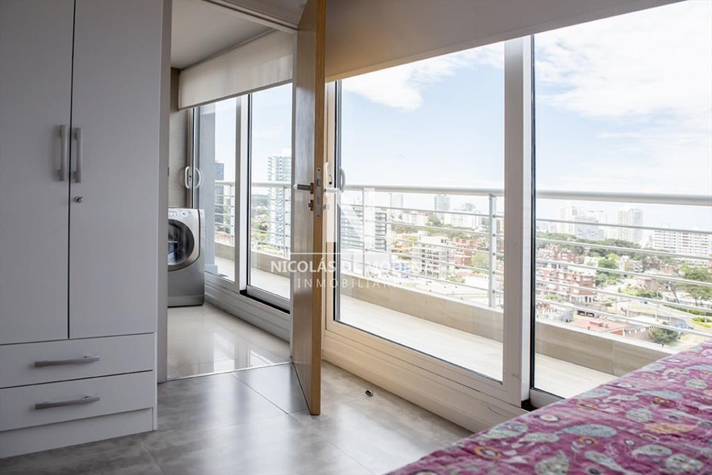 Departamento con vista al mar en edificio