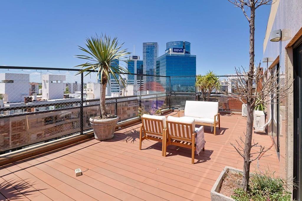 VENTA PENTHOUSE POCITOS, 3 DORM. SERVICIO, 3 GJES.