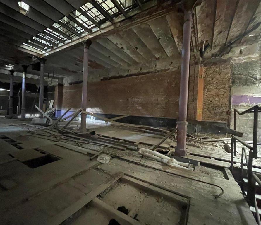 Venta de gran local comercial a reciclar Ciudad Vieja 2146m