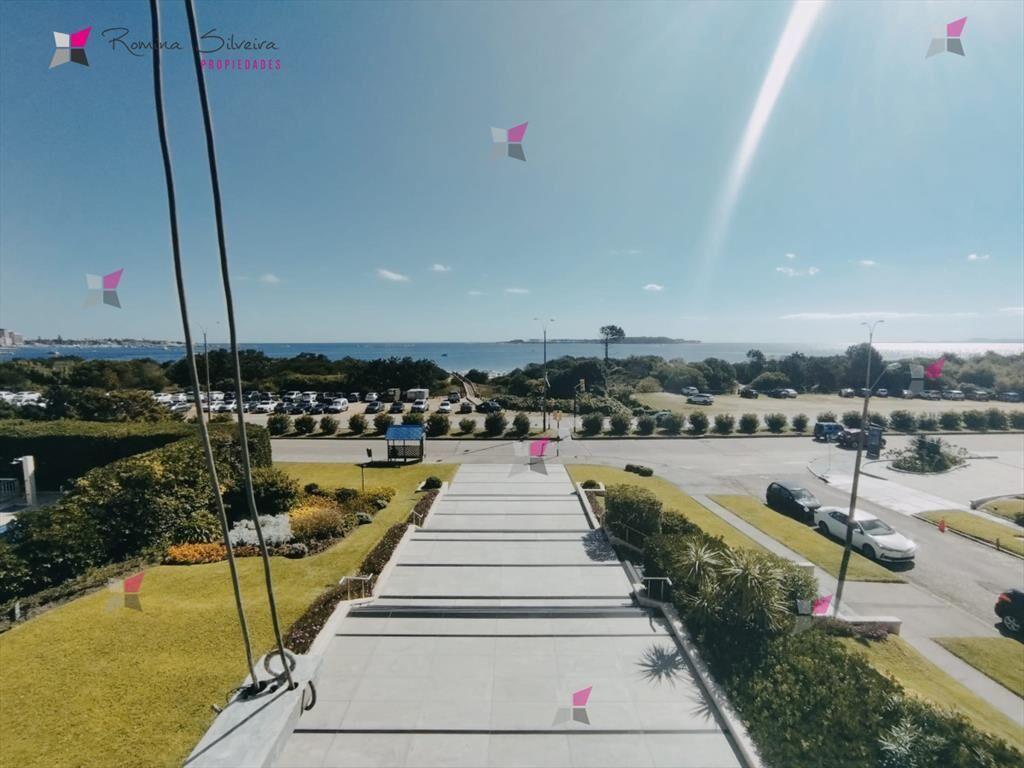 VENTA DE APARTAMENTO DE 3 DORMITORIOS Y DEPENDENCIA EN EDIF