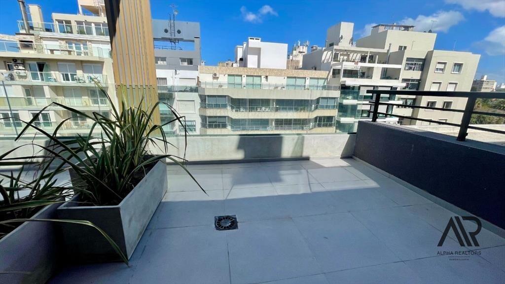 Apartamento en venta de 1 dormitorio c/ cochera en Punta...