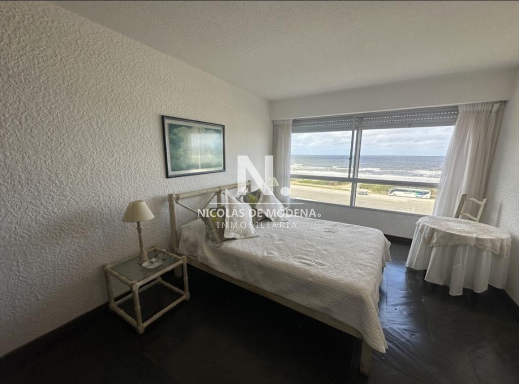 En venta apartamento de 2 dormitorios en Brava,