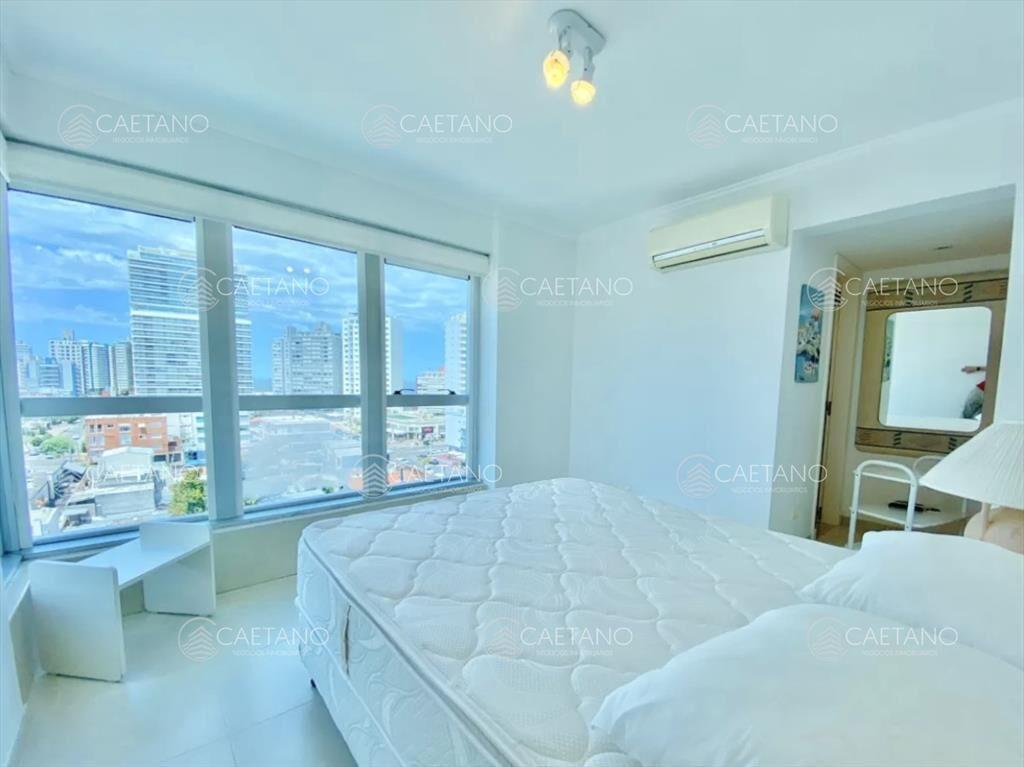 Apartamento en alquiler anual y temporal de tres dormitorio