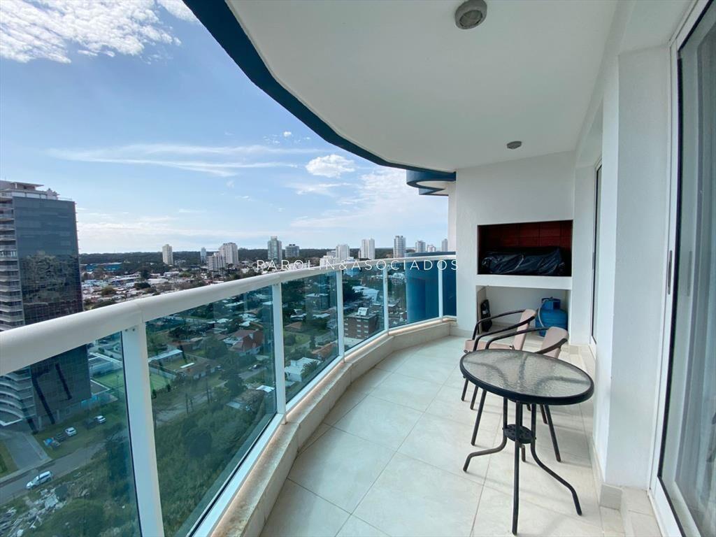 Apartamento en venta con 2 suites en Casino Punta