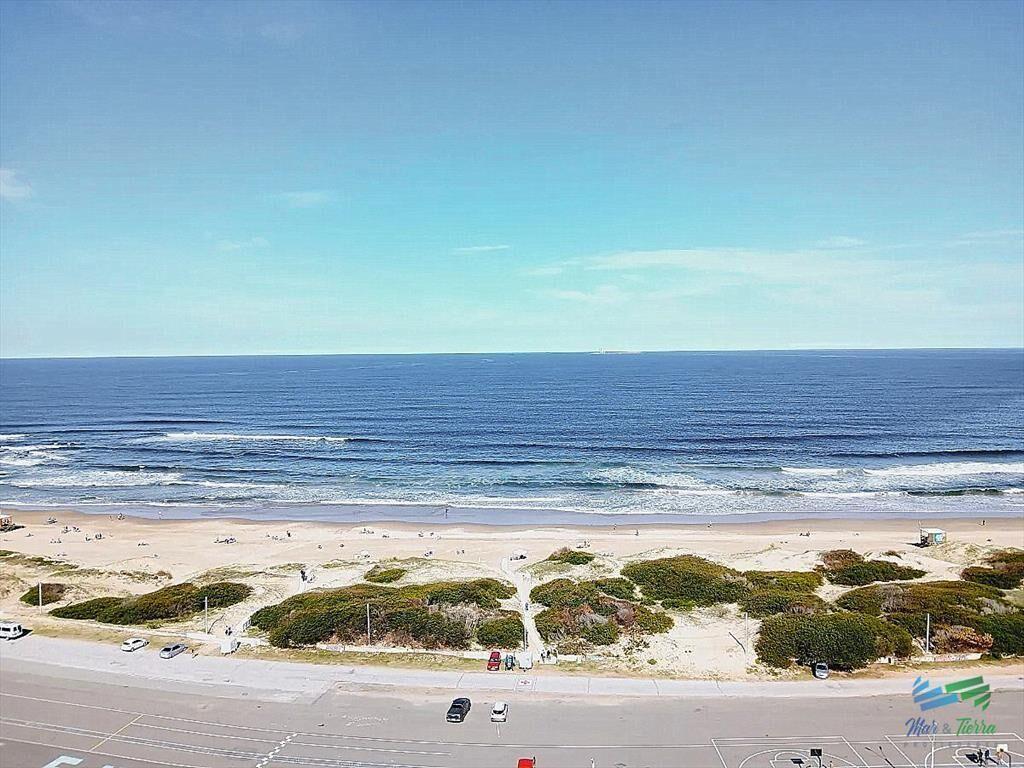 Venta de apartamento sobre playa Brava 1 en 2