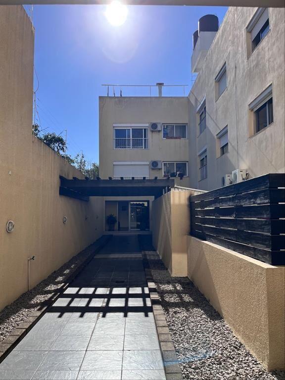 Alquiler ambiente pocitos ,al frente con terrazas eje  para