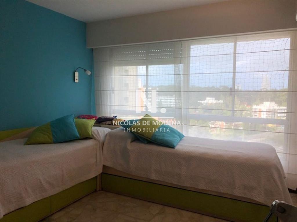 Departamento de 3 dormitorios en venta.