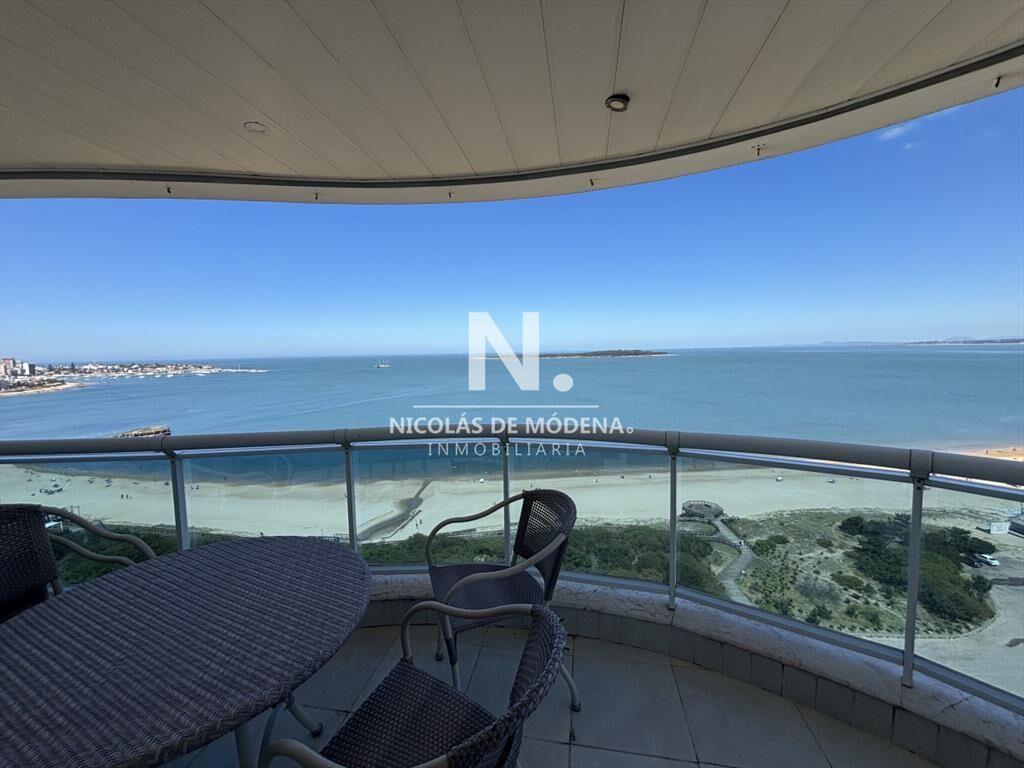 Venta apartamento en mansa frente al mar tres suites y dep