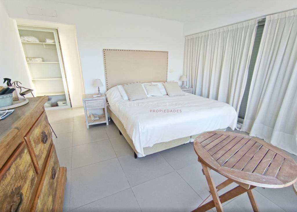 Departamento en Venta de 3 Suites y dependencia