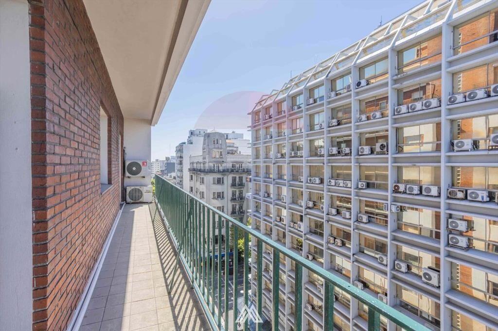 VENTA CENTRO 4 DORMITORIOS CON BALCON