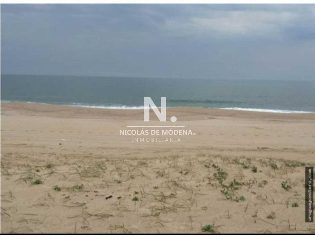 Vende chacra con costa en Punta del Este.