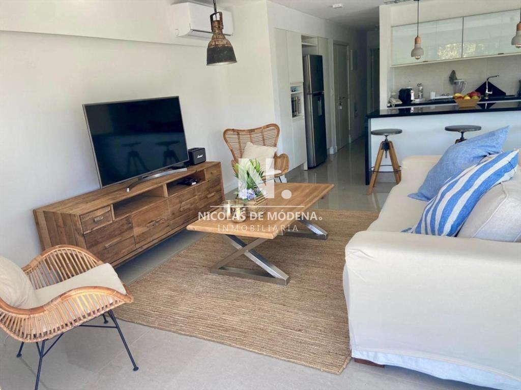 Vende Apartamento de 2 dormitorios con terraza con parrille