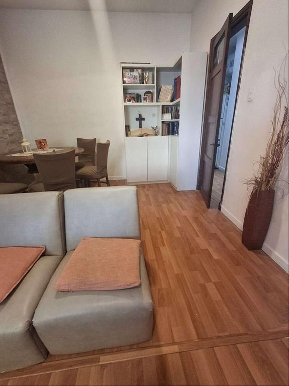 Venta de apartamento tipo casa, 2 dorm, patio, jardín, coch
