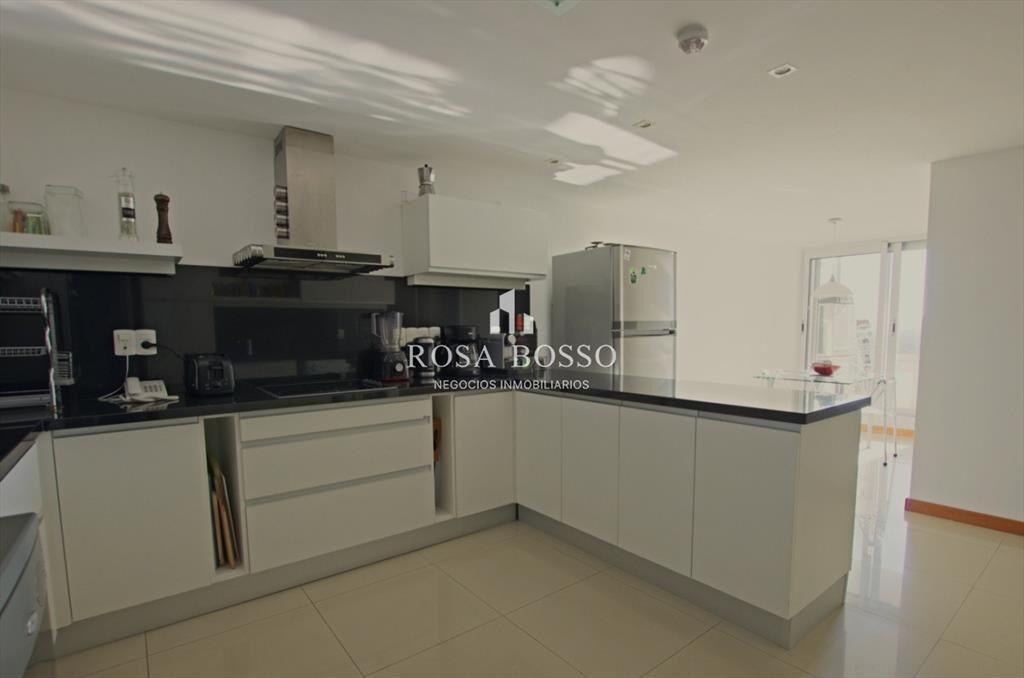 Apartamento de 3 dormitorios en torre de categoría - Prime