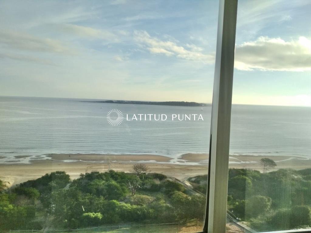 Apartamento en Tequendama, 3 dormitorios más dependencia