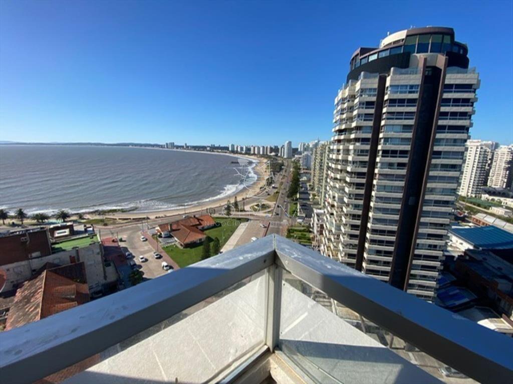 Apartamento en Peninsula, vista playa mansa y