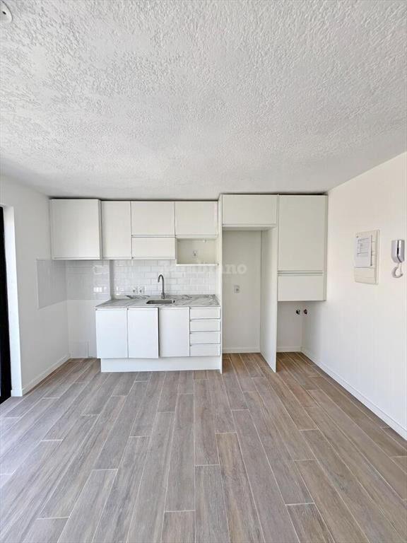 Venta de apartamento con jardín a estrenar.