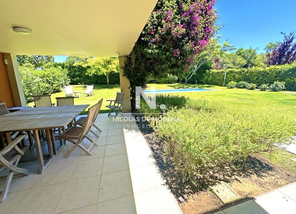 Exclusivo barrio privado, 3 suites + servicio completo, pil